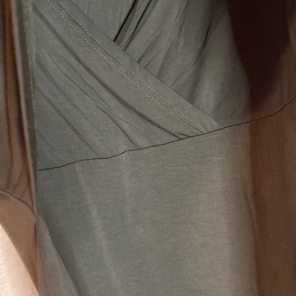 Smallshow Nursing T-Shirt Top, Size M, Hunter Green Top - NWT - Picture 3 of 7